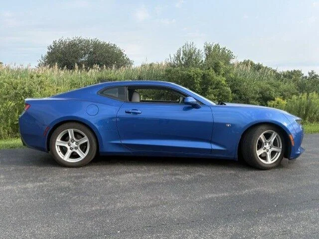 Used 2016 Hyper Blue Metallic Chevrolet 2LT image 16