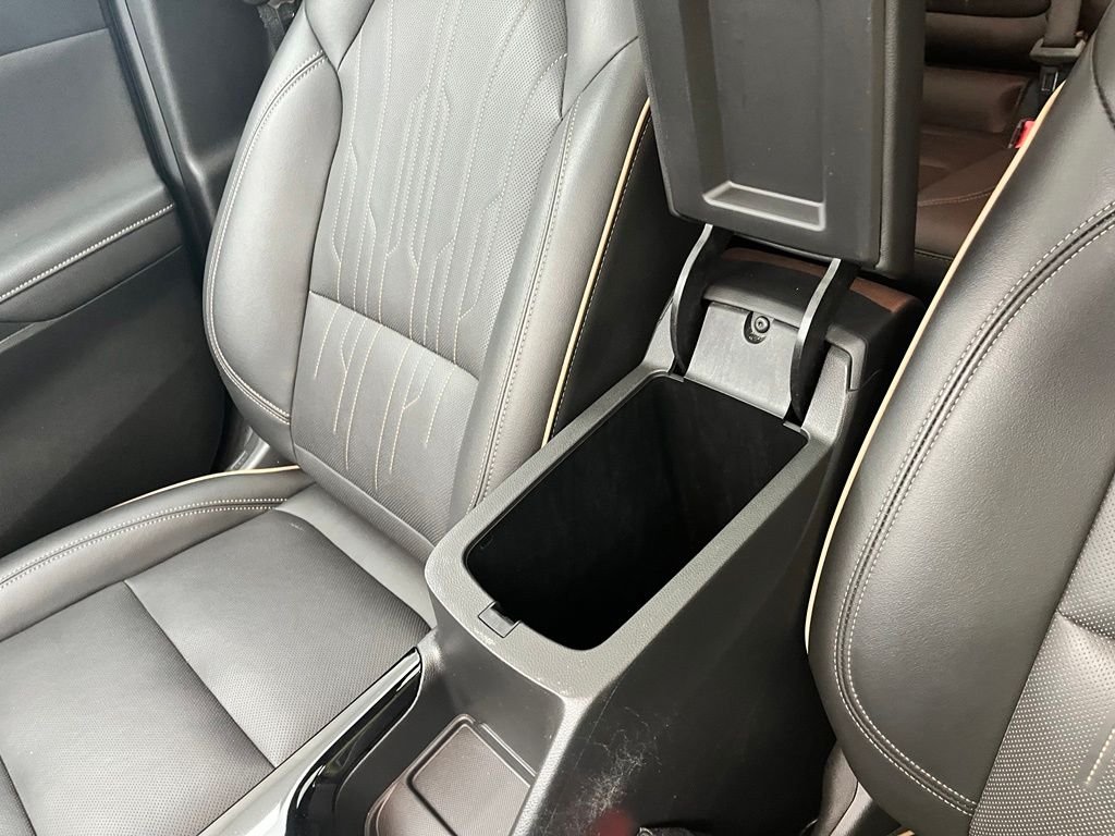 Used 2024 Ebony Twilight Metallic Buick Avenir image 32