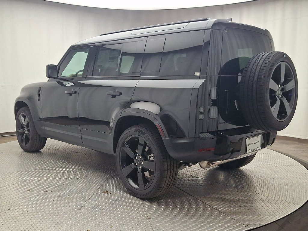 New 2026 Santorini Black Land Rover S image 4