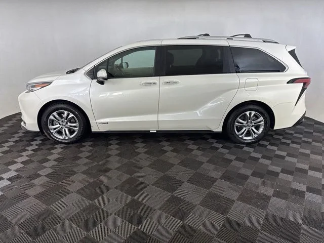 Used 2021 White Toyota Platinum image 10