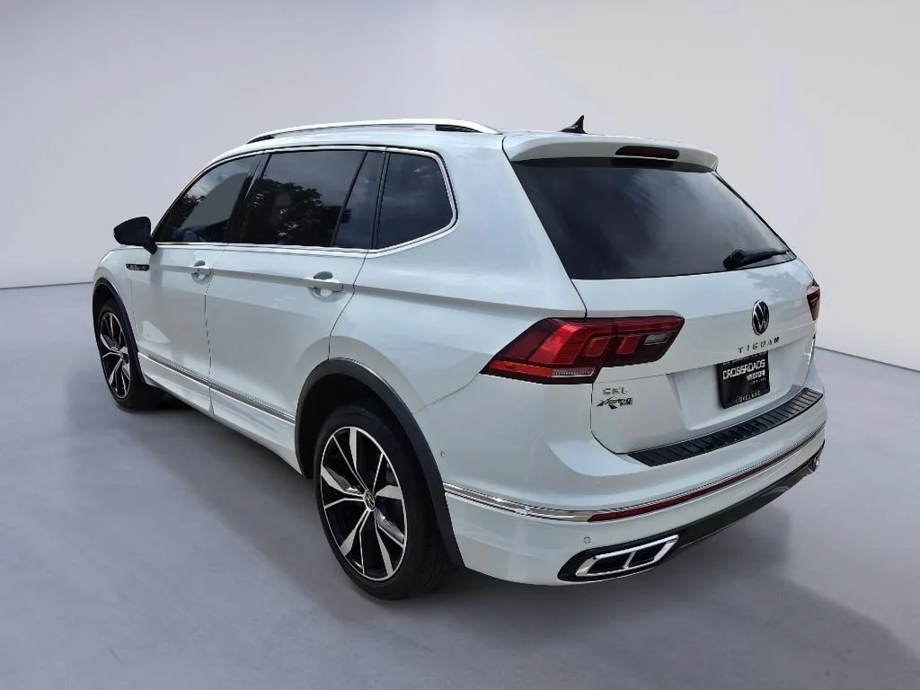 Used 2022 Oryx White Pearl Volkswagen SEL R-Line image 3