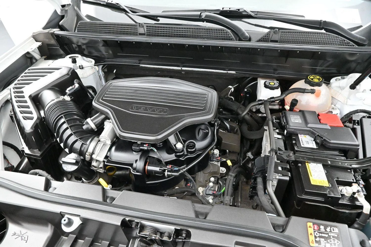 Used 2023 Summit White GMC AT4 image 35