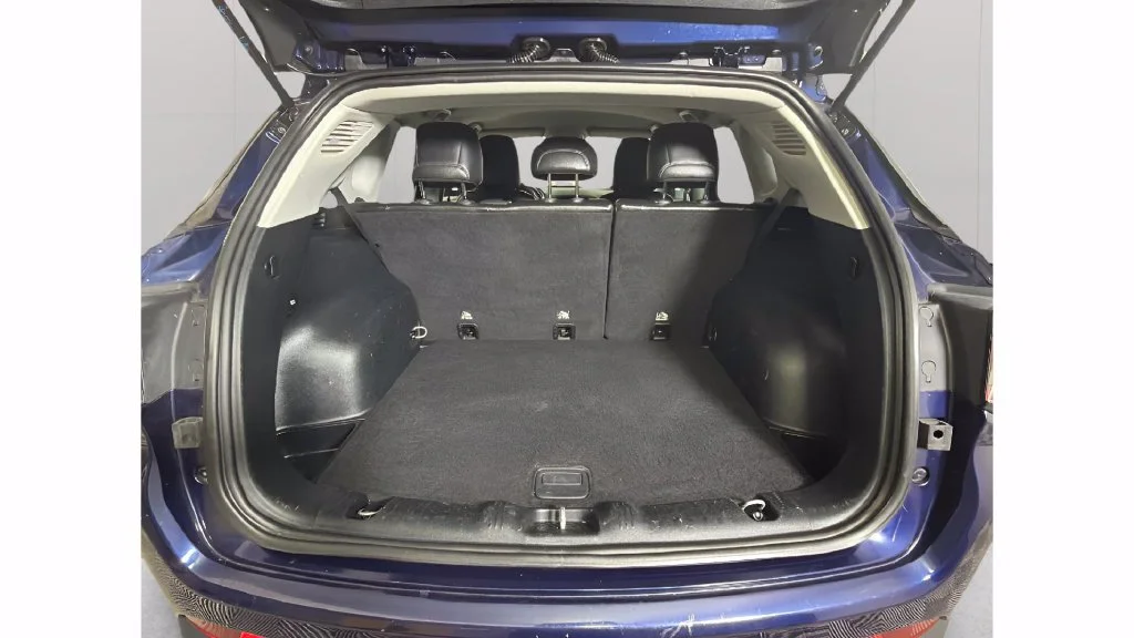 Used 2018  Jeep Limited image 28