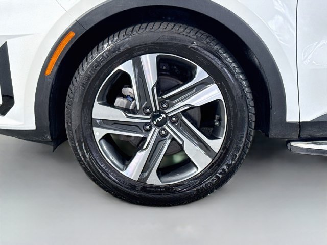 Used 2023 Snow White Pearl Kia SX Prestige image 34