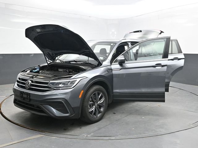 Used 2023 Gray Volkswagen 2.0T SE image 38
