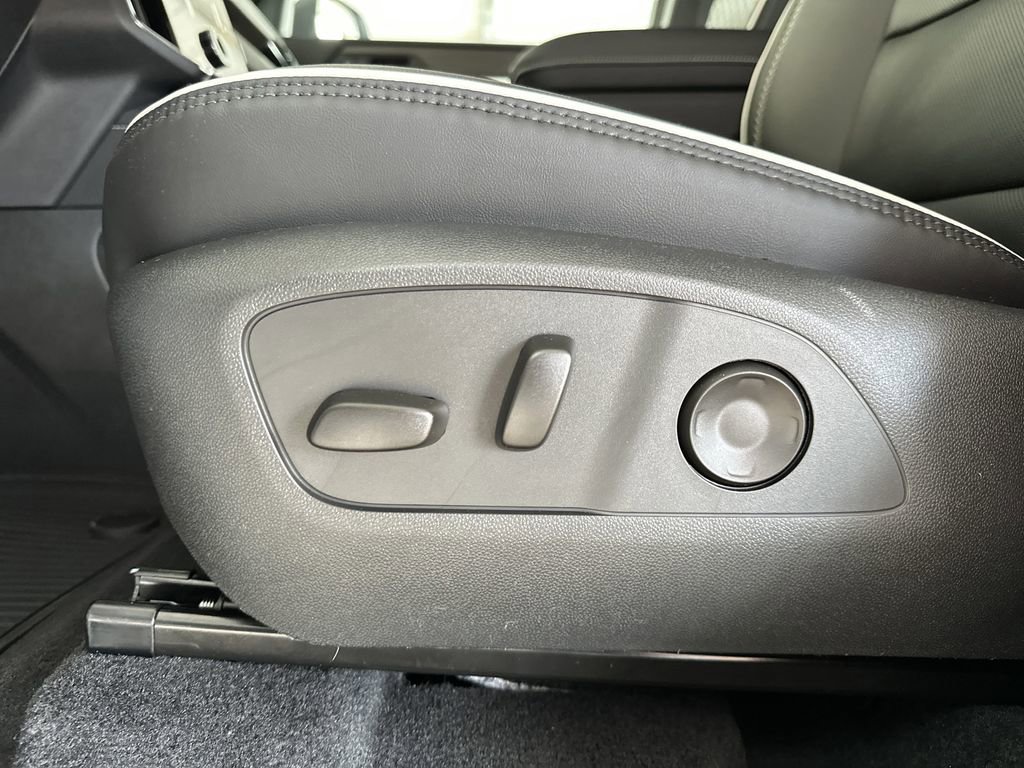 2026 GMC Acadia Denali - Photo 15