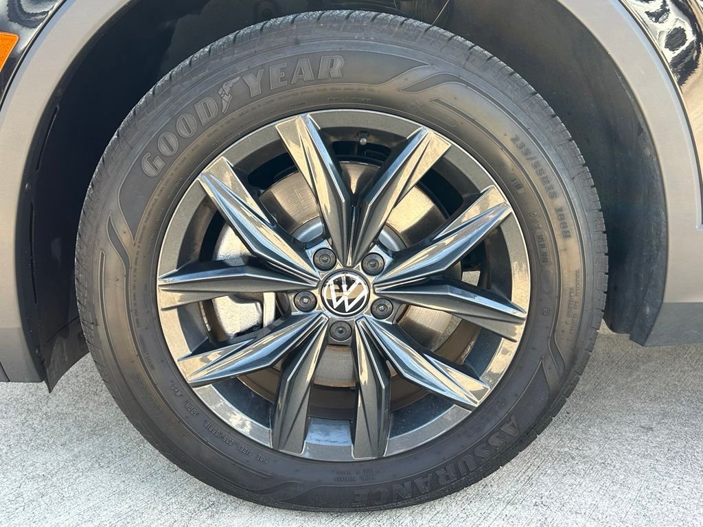Used 2024 Black Volkswagen  image 33