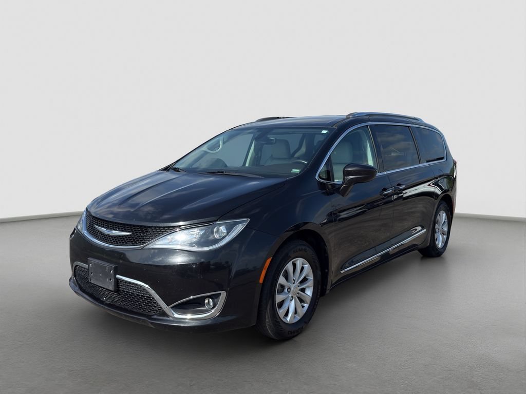2018 Chrysler Pacifica Touring L's photo