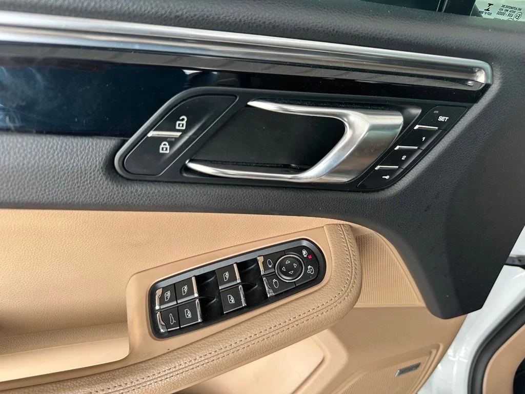 Used 2020  Porsche S image 11
