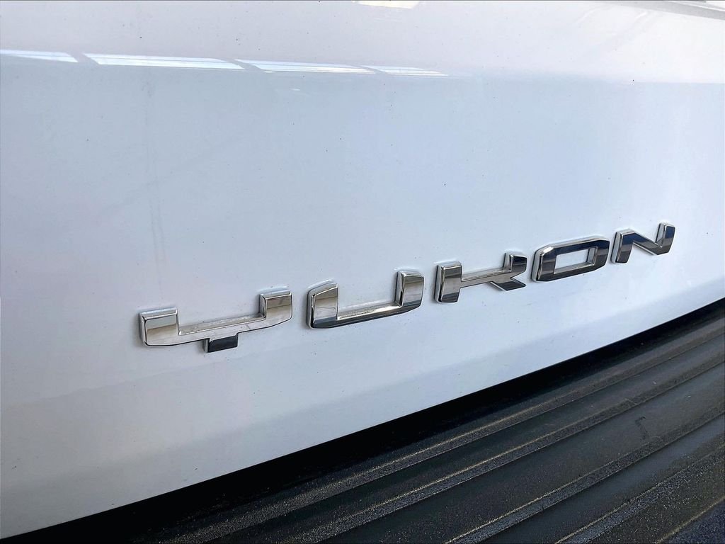 Used 2025 White GMC Denali image 29