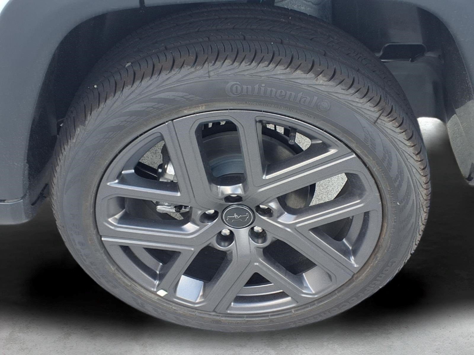 New 2026 Bright White Clear-Coat Exterior Paint Jeep Limited Altitude image 7