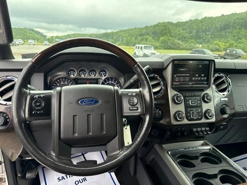 Used 2014 White Platinum Clearcoat Metallic Ford Platinum image 19