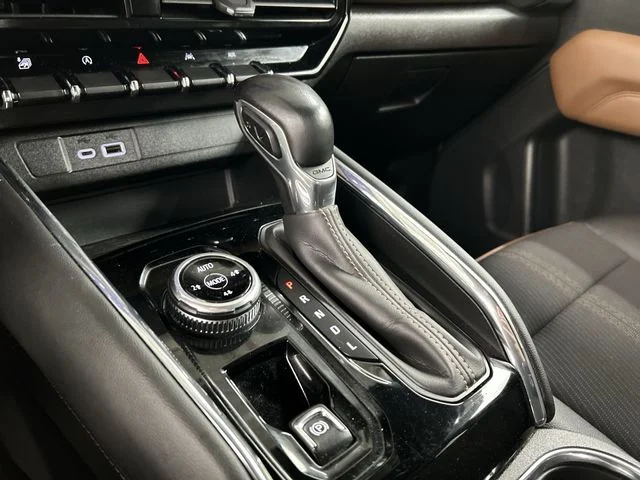 Used 2023  GMC AT4 image 10