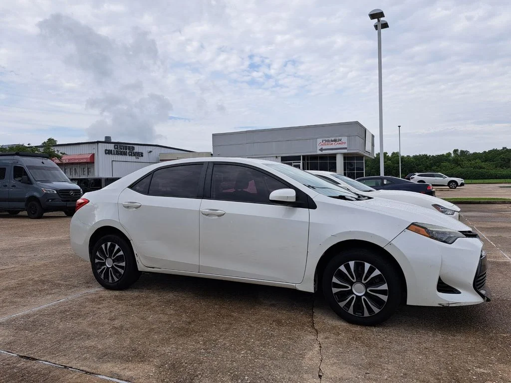Used 2018 White Toyota LE image 3