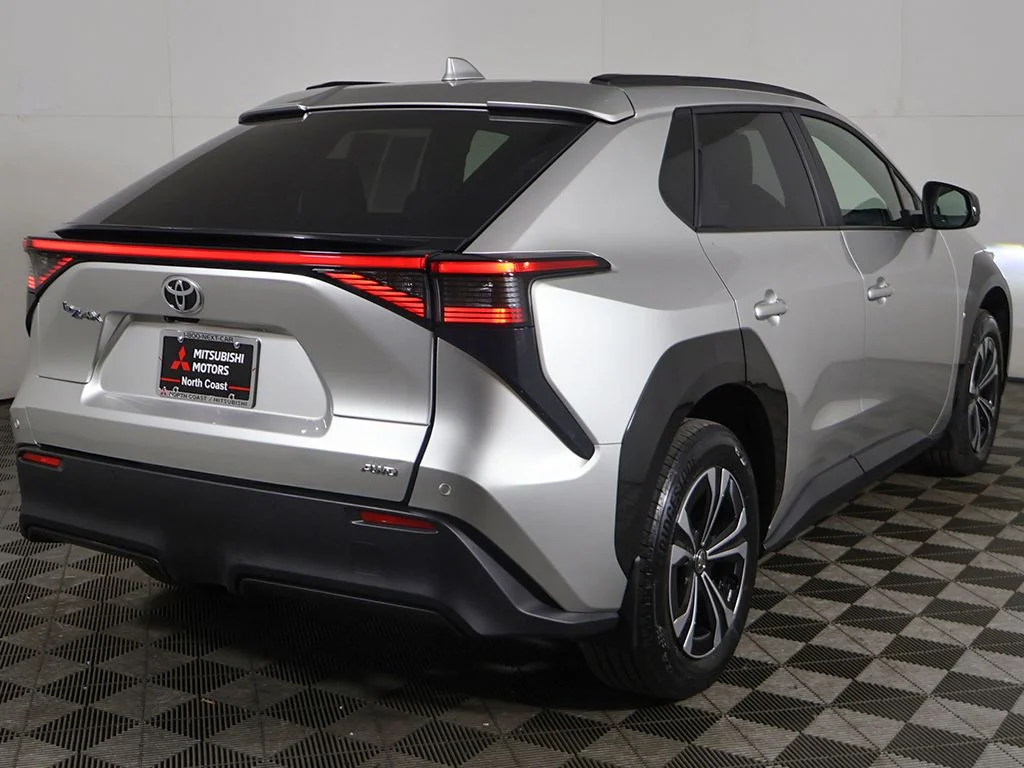 Used 2023 Silver Toyota XLE image 10
