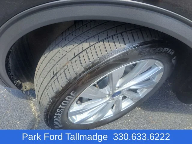 Used 2022 Black Metallic Ford Titanium image 10