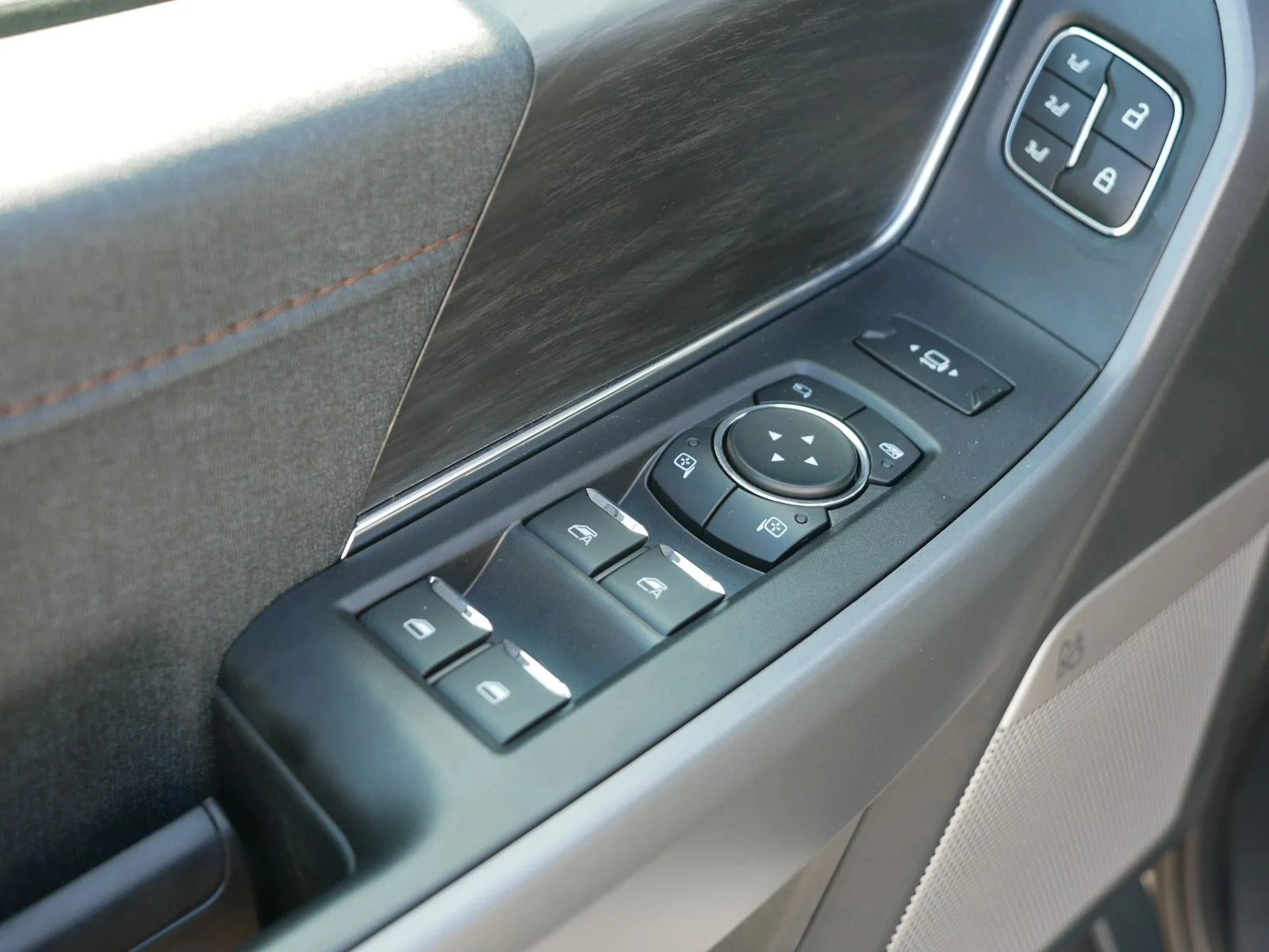 2025 Ford F-150 Lariat - Photo 14