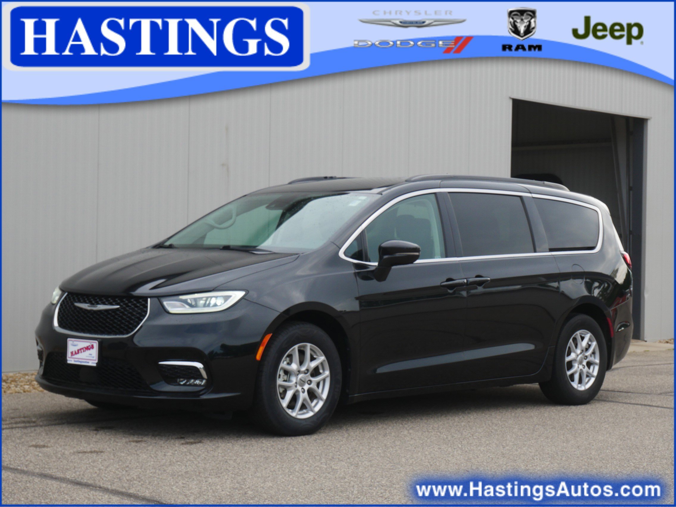 2022 Chrysler Pacifica Touring L's photo