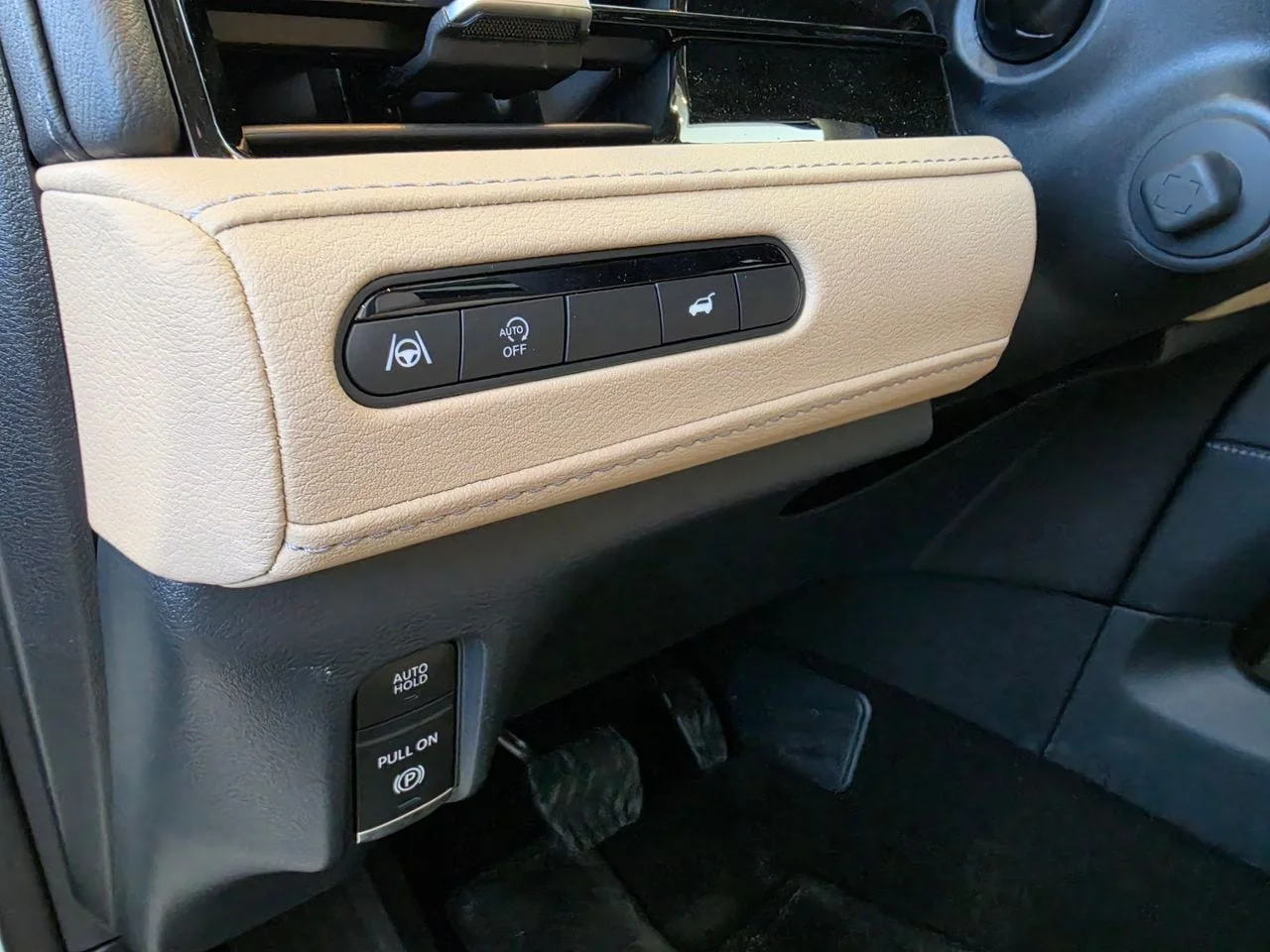 New 2026 RADIANT WHITE INFINITI Pure 4WD image 16