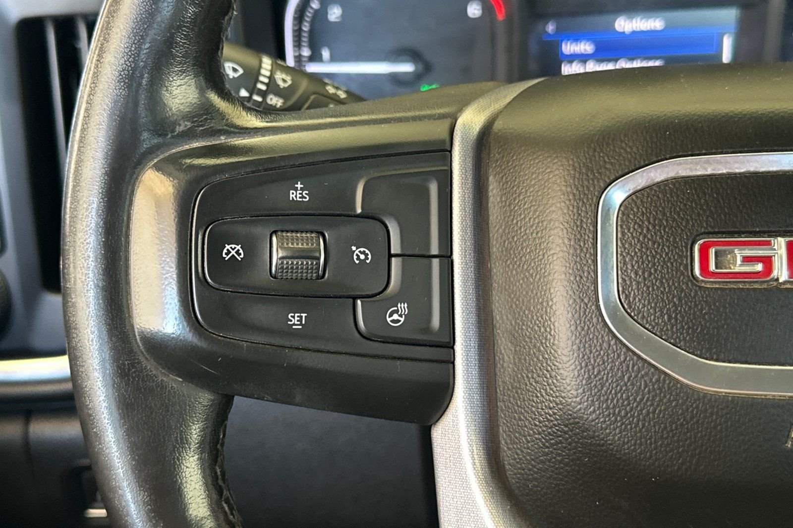 Used 2022 White GMC SLE image 30