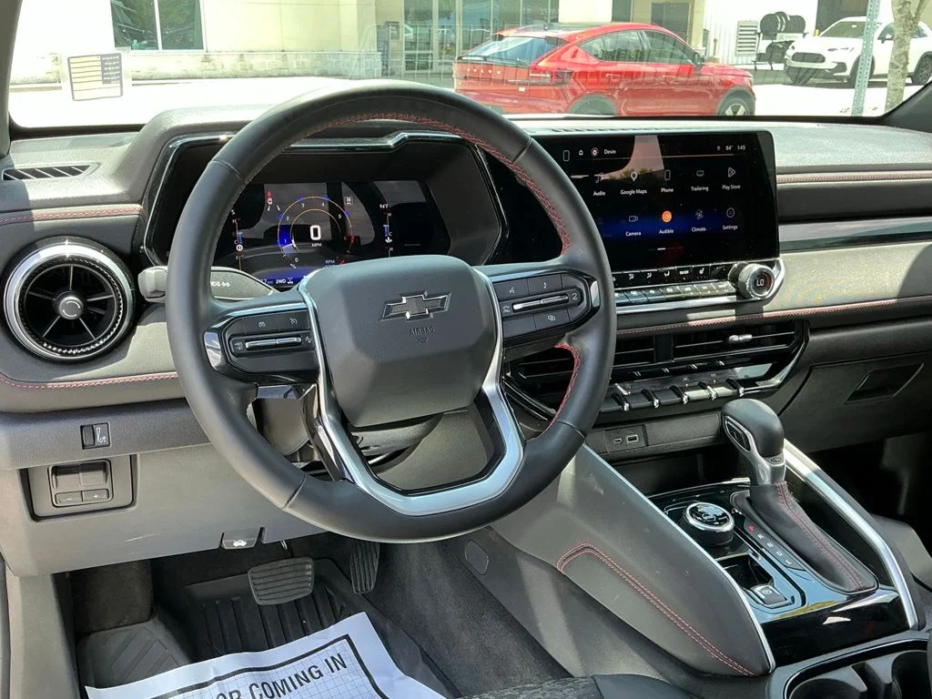 Used 2023 White Chevrolet Z71 image 31