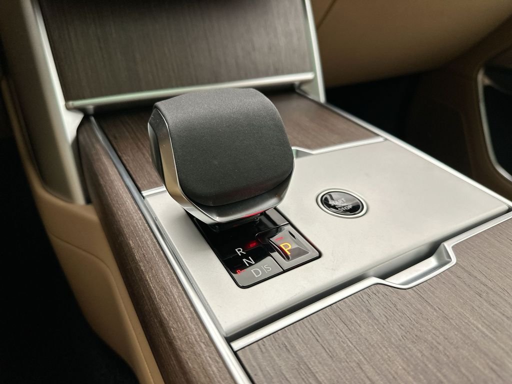 New 2026 Sunset Gold SV Bespoke Ultra Metallic Gloss Land Rover SE image 12