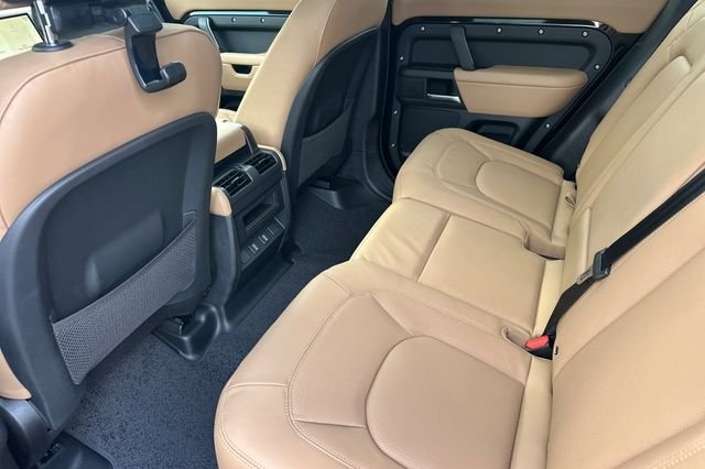 New 2026 Santorini Black Land Rover X-Dynamic SE image 11