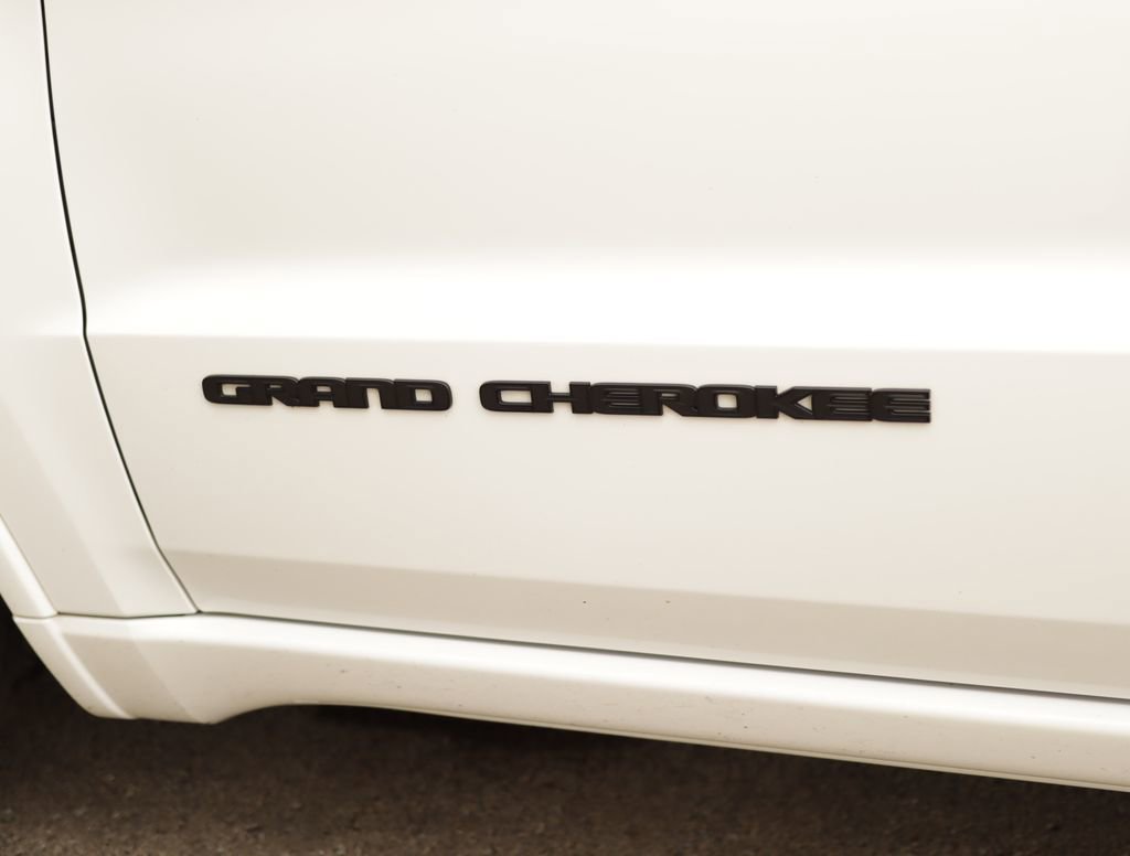 Used 2019 White Jeep Altitude 4x4 image 34