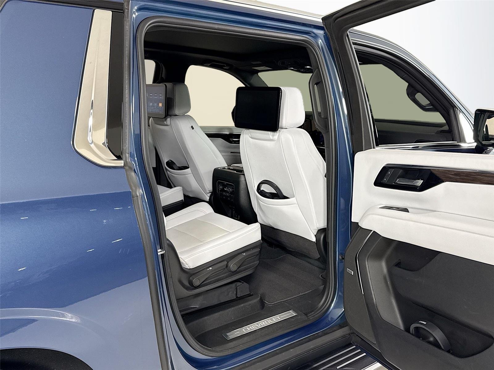 Used 2025 Lakeshore Blue Metallic Chevrolet Premier image 33