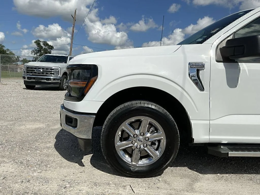 Used 2025 Oxford White Ford XLT image 11