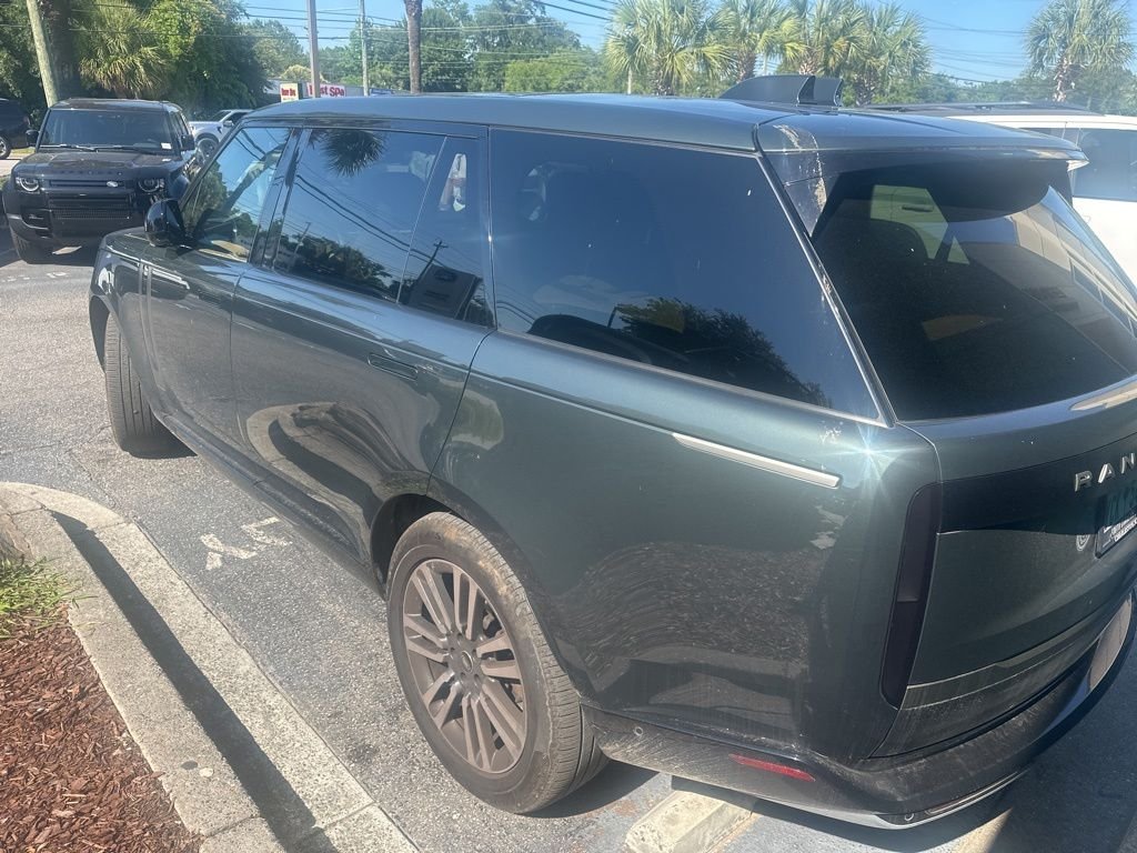 Used 2025 Green Land Rover SE image 5