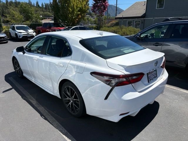 Used 2022 White Toyota SE image 3