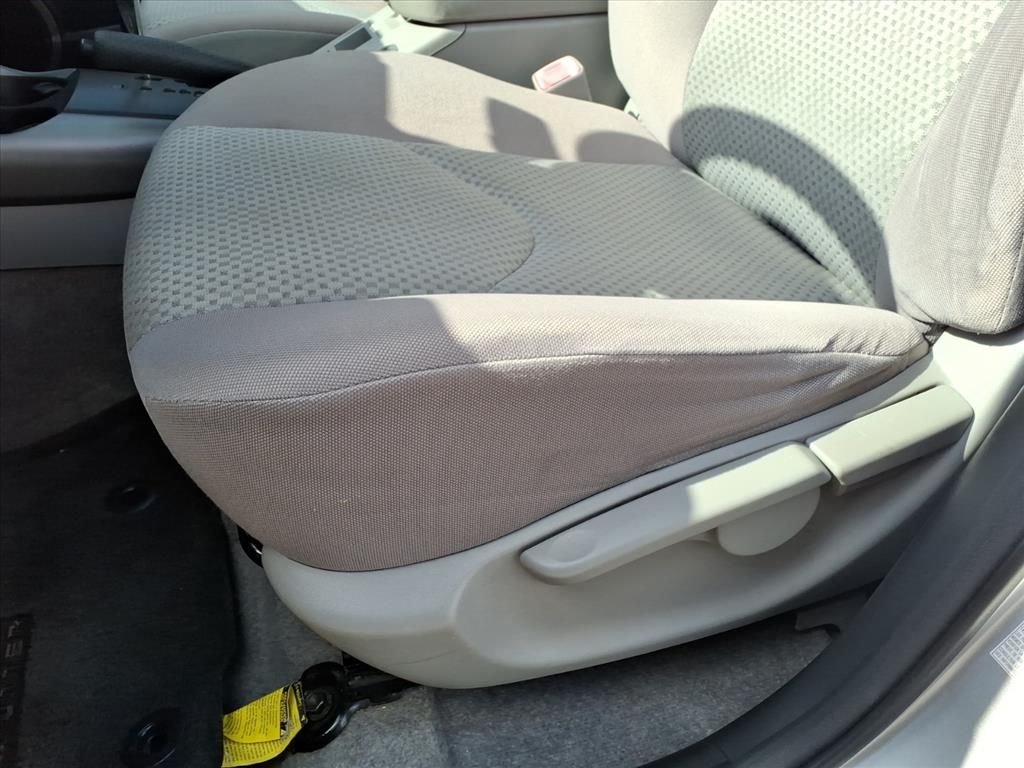 Used 2006 Silver Toyota Base image 17