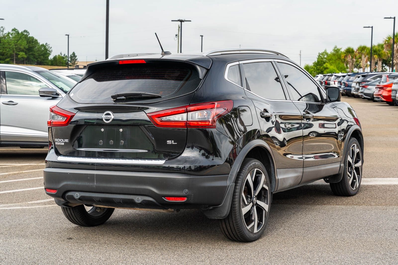Used 2020 Black Nissan SL image 7