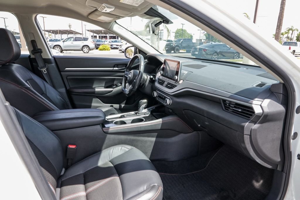 Used 2024 White Nissan 2.5 SR image 21