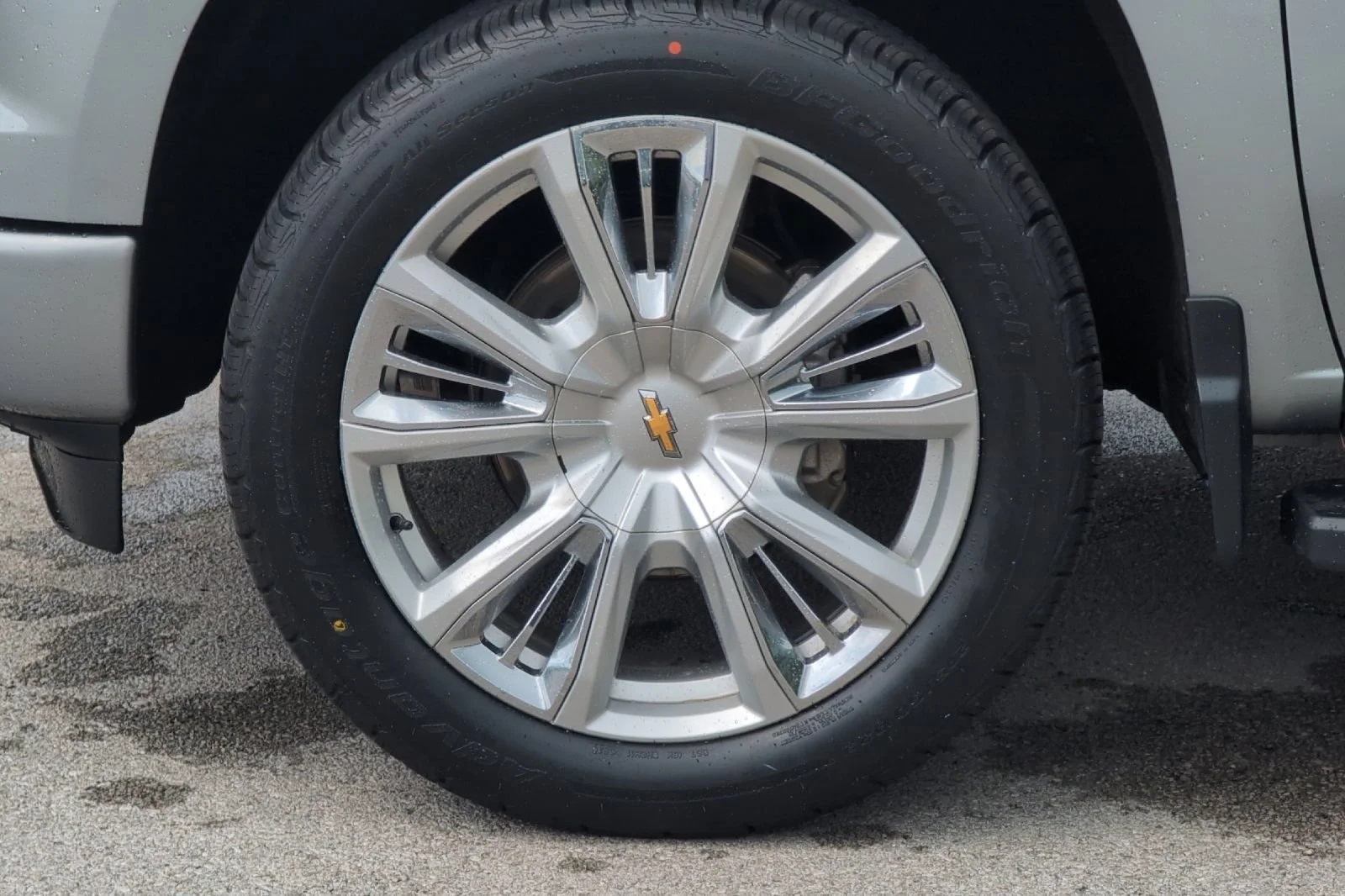 Used 2024 Sterling Gray Metallic Chevrolet High Country image 27