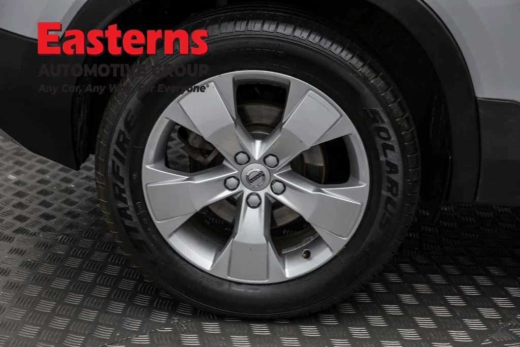 Used 2021 Silver Volvo Momentum image 30