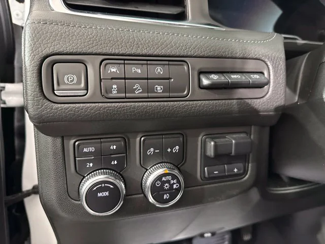Used 2023 White GMC Denali image 19