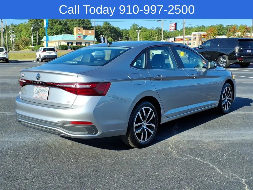 Used 2025 Silver Volkswagen SE image 3