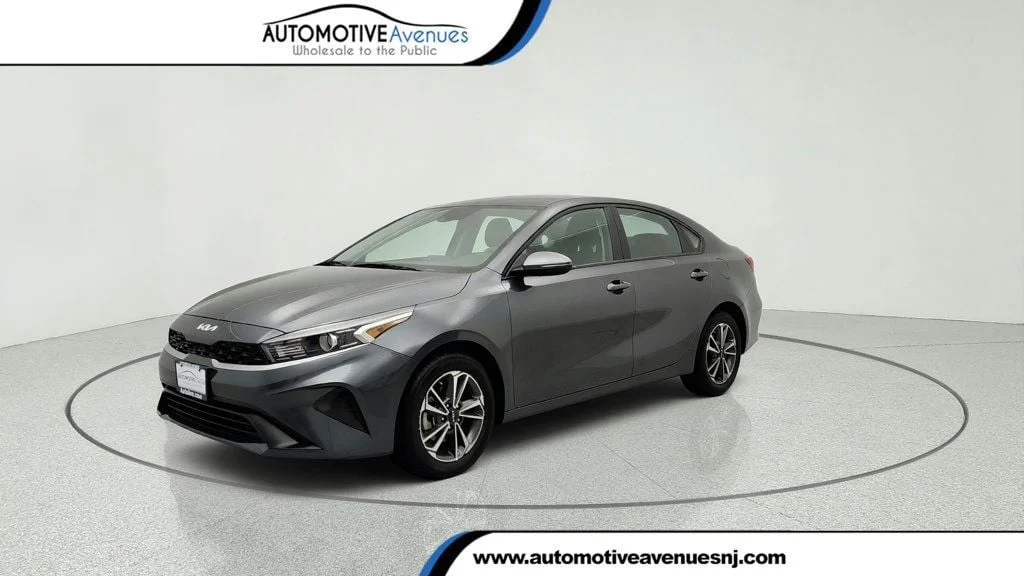 2023 Kia Forte LXS AT's photo