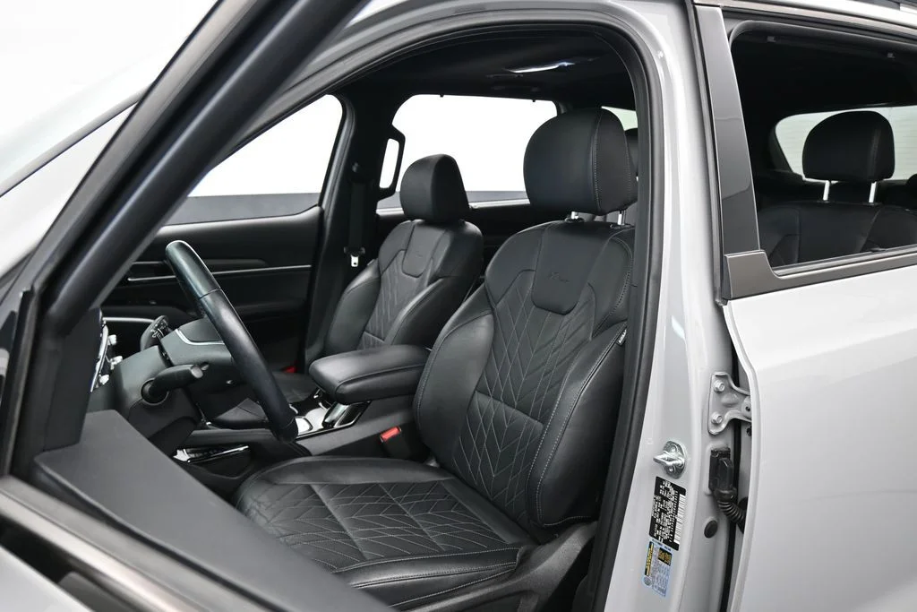 Used 2024 Wolf Gray Kia EX X-Line image 10