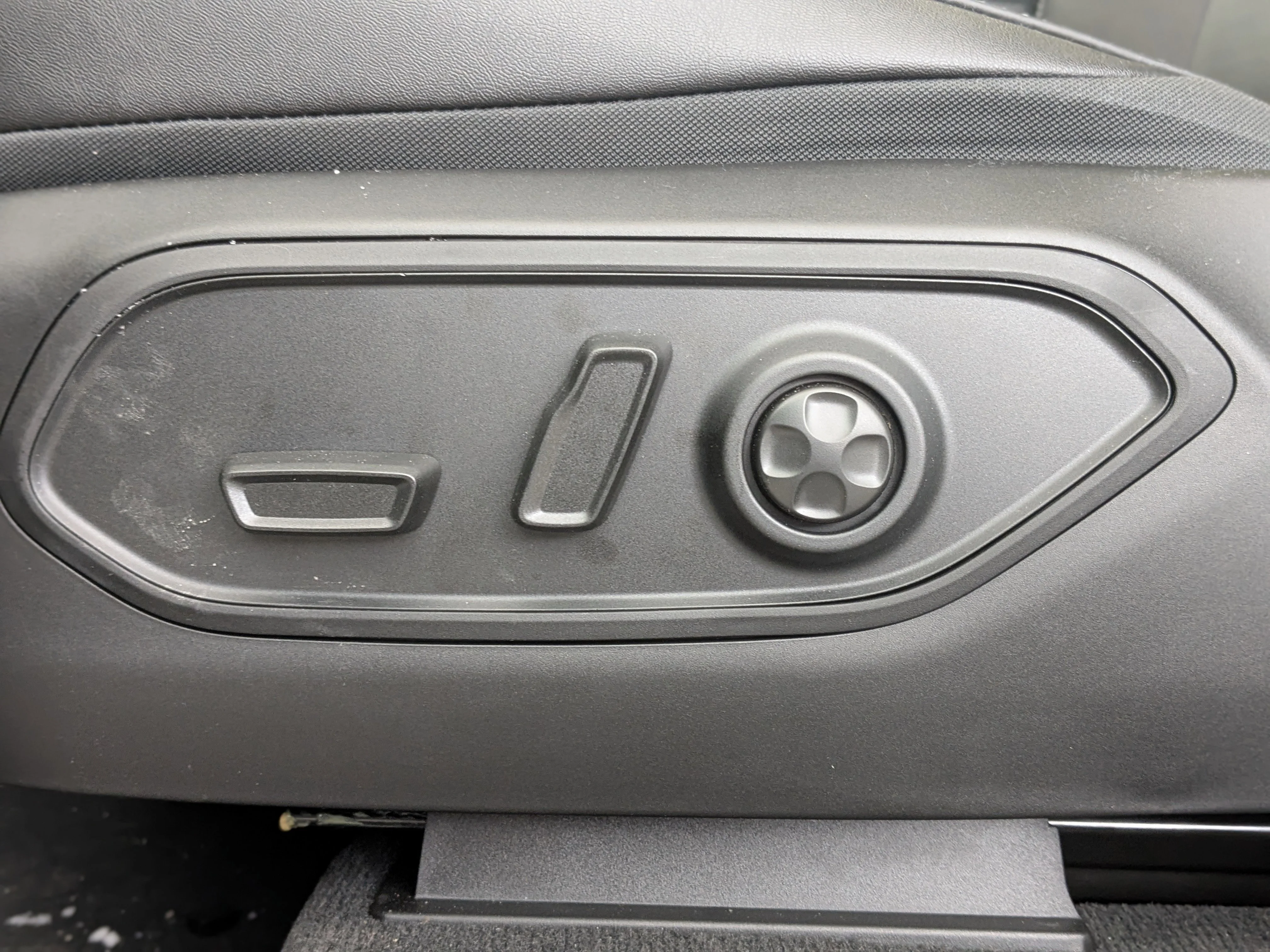 New 2026 White Jeep Limited Reserve - - Nappa Leather - Ventilated Seats - Trailer Tow Pack - Remote Start & More! image 14