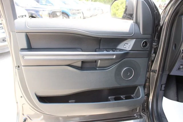 Used 2018 Gray Ford XLT image 11