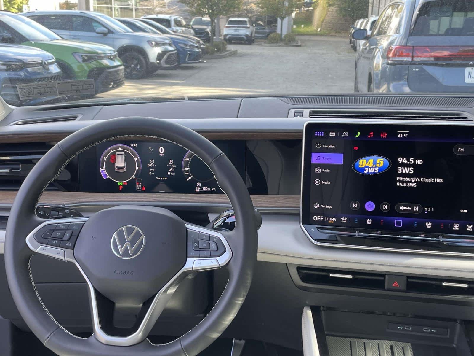 New 2027 DEEP BLACK PEARL Volkswagen SE image 2