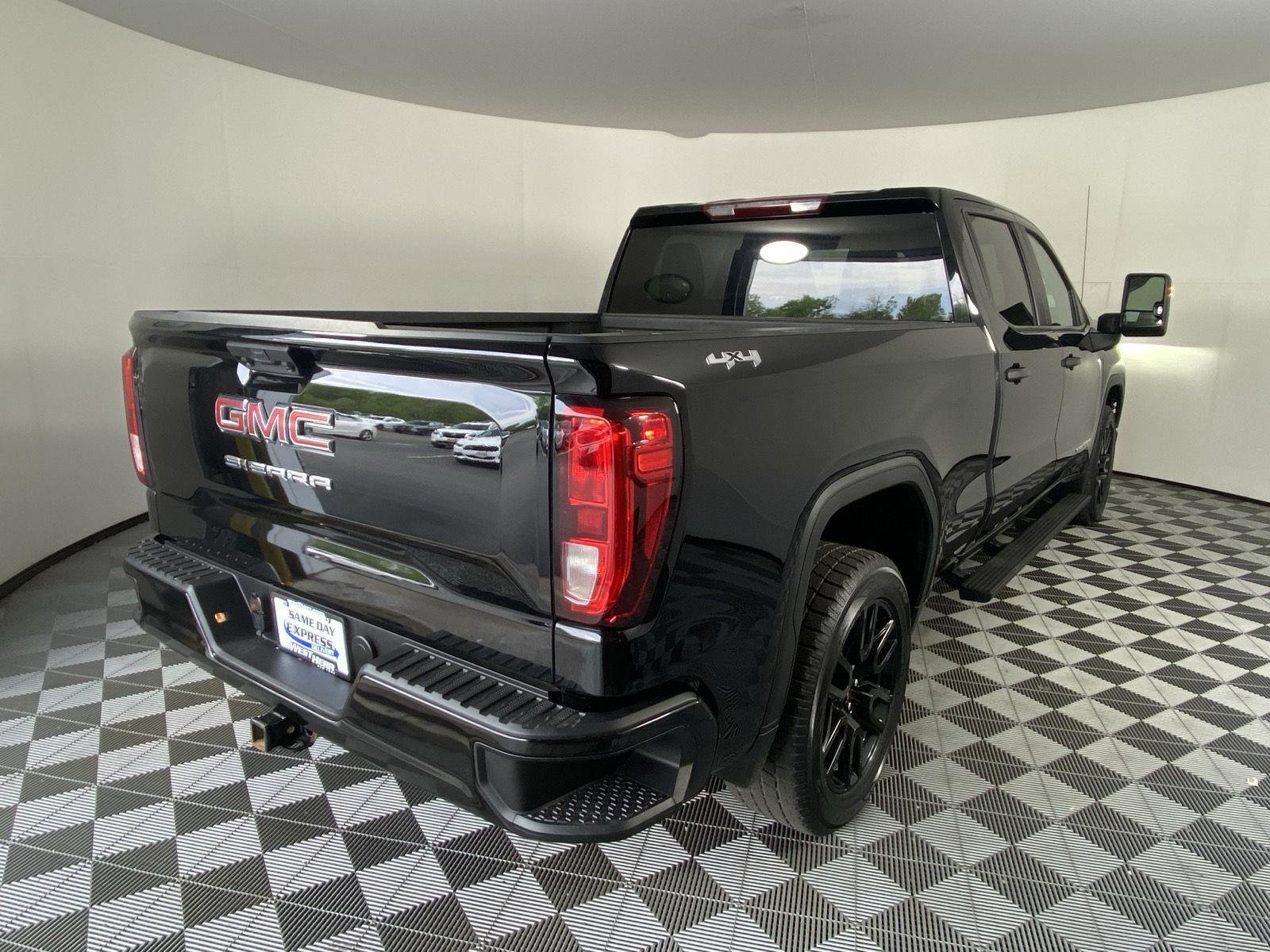 Used 2024 Onyx Black GMC Pro image 5