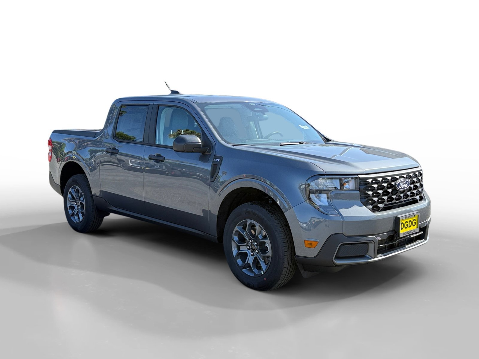 New 2026 Carbonized Gray Metallic Ford XLT image 7