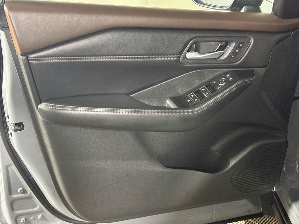 Used 2023 Gray Nissan SL image 10