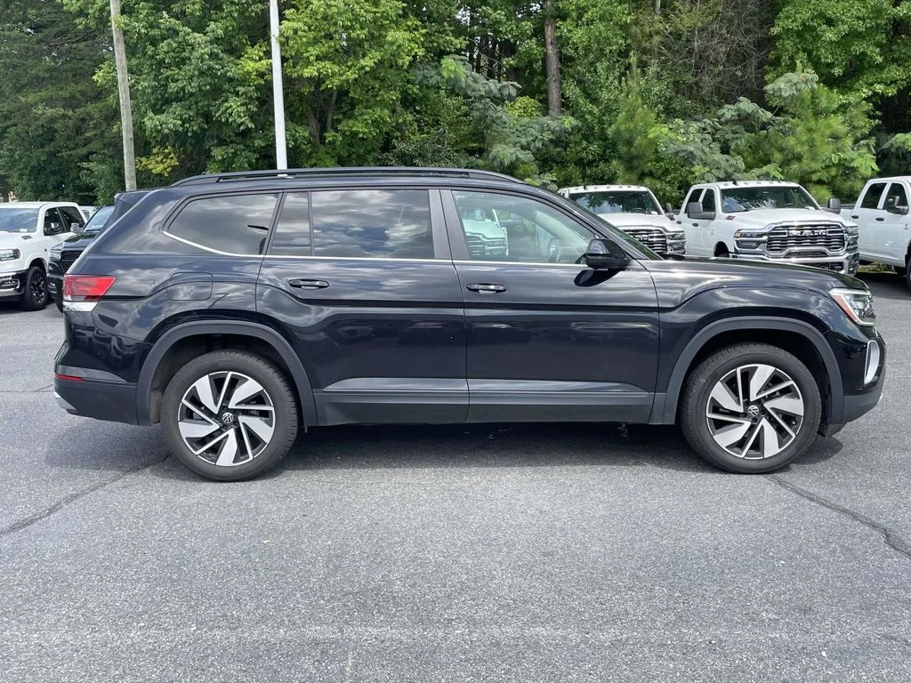 Certified Used 2025  Volkswagen 2.0T SE w/Technology image 8