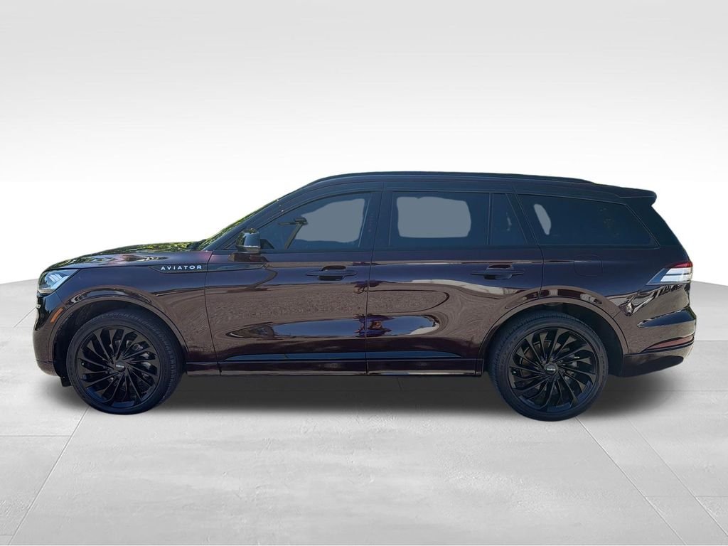 Used 2023 Red Lincoln Reserve image 2