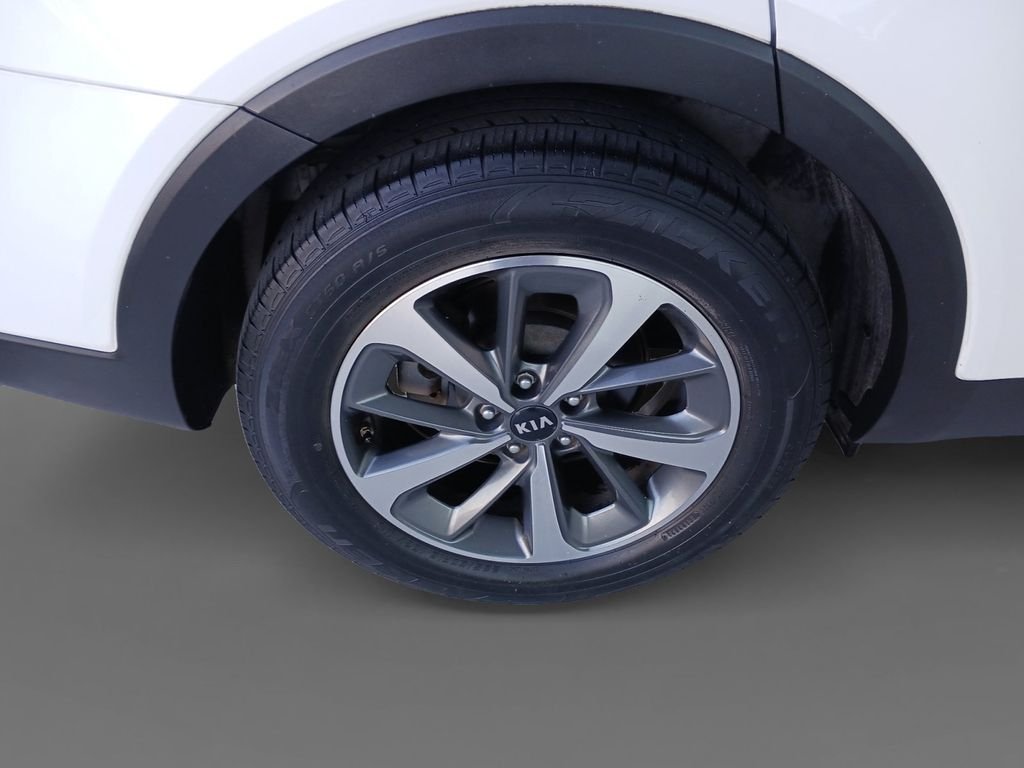 Used 2019 White Kia EX image 10
